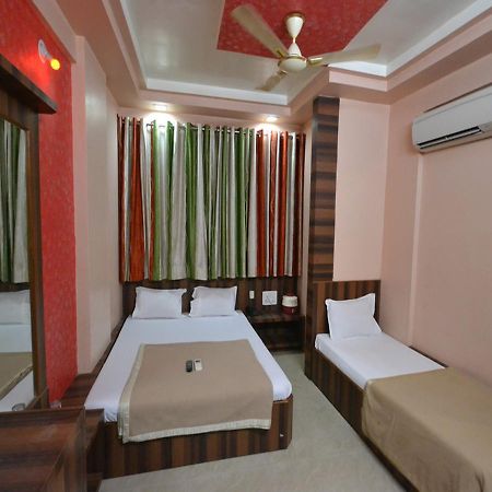 Hotel Sai Hari Prasad Shirdi Bagian luar foto