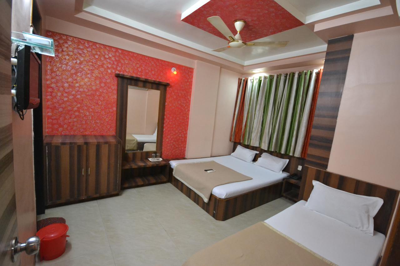 Hotel Sai Hari Prasad Shirdi Bagian luar foto