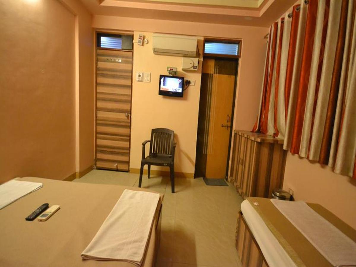 Hotel Sai Hari Prasad Shirdi Bagian luar foto